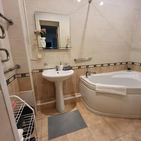 Apartman Cozy, Spacious Gertruda Self Chek In 20 Min To Old With Car 5 Min Riga