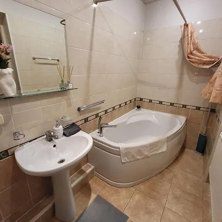 Cozy, Spacious Gertruda Self Chek In 20 Min To Old With Car 5 Min Apartman Riga